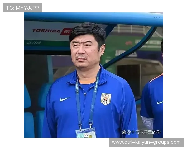 足球教练是否鼓励队员针对比赛战术进行自我解读，足球教练员在比赛中应考虑哪些因素