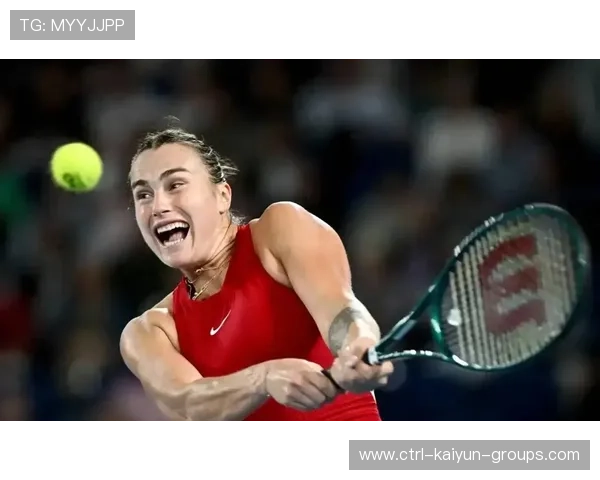 黑裙造型获赞，萨巴伦卡诠释运动女性的独特魅力，萨巴伦卡肌肉